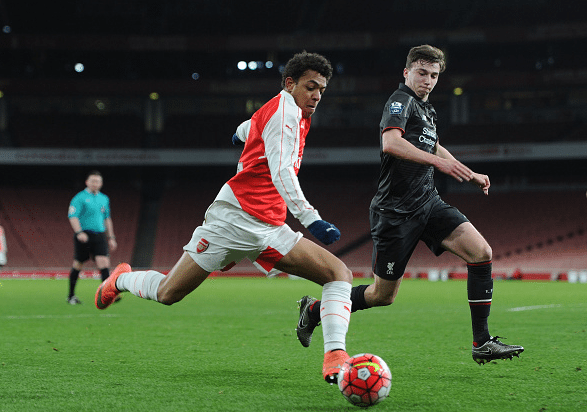 Donyell Malen of Arsenal takes on Conor Masterson of Liverpool during the match between Arsenal U18 and Liverpool U18 in the FA Youth Cup 6th round at Emirates Stadium on March 4, 2016 in London, England. | Credit: David Price