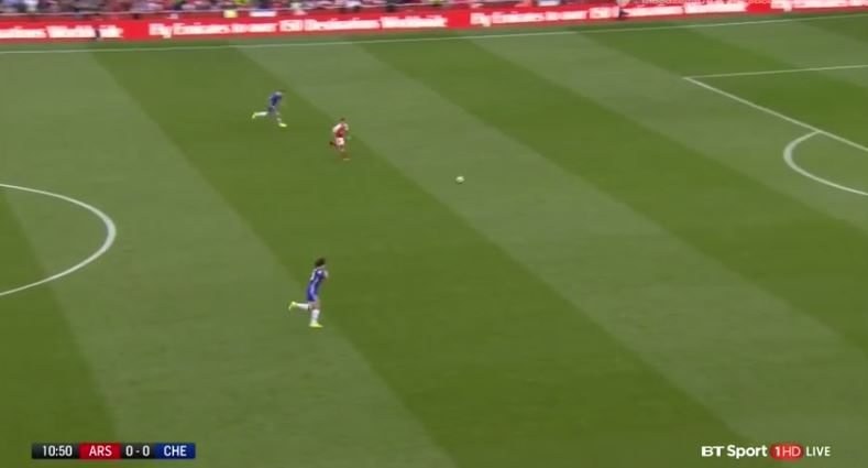 The gap between Cahill and Luiz is too big so when Alexis presses the former into losing possession, neither is able to recover quickly enough to stop the Chilean from running through unopposed. 