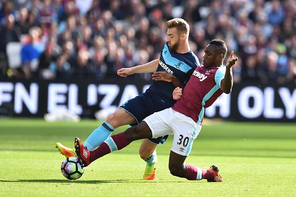 Chambers (L) did well to stay alert when West Ham's attacking pressure continued to rise, making important interventions with Boro otherwise struggling at times. (Photo source: Glyn Kirk / Getty Images) 