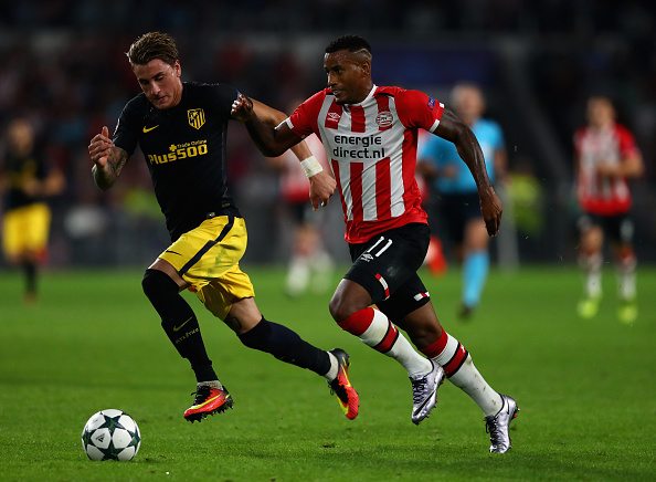 EINDHOVEN, NETHERLANDS - SEPTEMBER 13: Luciano Narsingh of PSV Eindhoven and José Gimenez of Atletico Madrid in action during the UEFA Champions League Group D match between PSV Eindhoven and Club Atletico de Madrid at Philips Stadion on September 13, 2016 in Eindhoven, Netherlands . (Photo by Dean Mouhtaropoulos/Getty Images)
