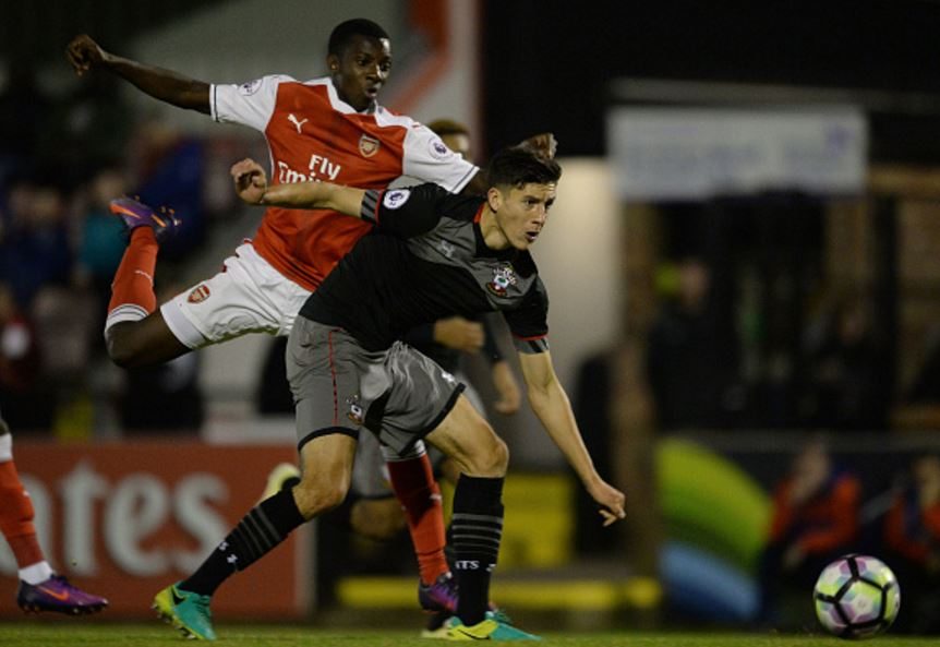 Eddie Nketiah shoots under pressure from Alfie Jones of Southampton during the match between Arsenal and Southampton at Meadow Park on October 14, 2016 in Borehamwood, England. (Photo by David Price / Getty Images)