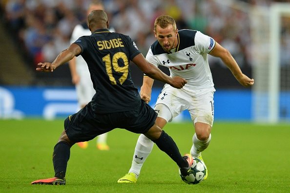 Tottenham Hotspur's English striker Harry Kane (R) tries to pass Monaco's French defender Djibril Sidibe during the UEFA Champions League group E football match between Tottenham Hotspur and Monaco at Wembley Stadium in north London on September 14, 2016. / AFP / GLYN KIRK (Photo credit should read GLYN KIRK/AFP/Getty Images)