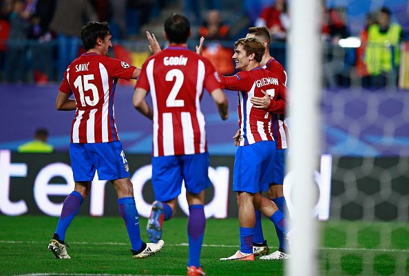 MADRID, SPAIN - NOVEMBER 01: Antoine Griezmann of Atletico Madrid (R) celebrates scoring his sides first goal with his Atletico Madrid team mates during the UEFA Champions League Group D match between Club Atletico de Madrid and FC Rostov at Vincente Calderon on November 1, 2016 in Madrid, Spain. (Photo by Gonzalo Arroyo Moreno/Getty Images)
