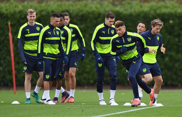 ST ALBANS, ENGLAND - NOVEMBER 22: Alex Oxlade-Chamberlain performs drills with team mates during an Arsenal training session on the eve of their UEFA Champions League match against Paris Saint-Germain at London Colney on November 22, 2016 in St Albans, England. (Photo by Shaun Botterill/Getty Images)