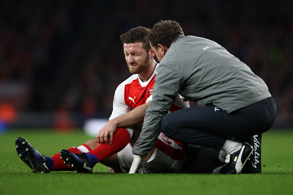 LONDON, ENGLAND - DECEMBER 10: Shkodran Mustafi of Arsenal speaks to a member of the Arsenal medical team after going down injured during the Premier League match between Arsenal and Stoke City at the Emirates Stadium on December 10, 2016 in London, England. (Photo by Julian Finney/Getty Images)