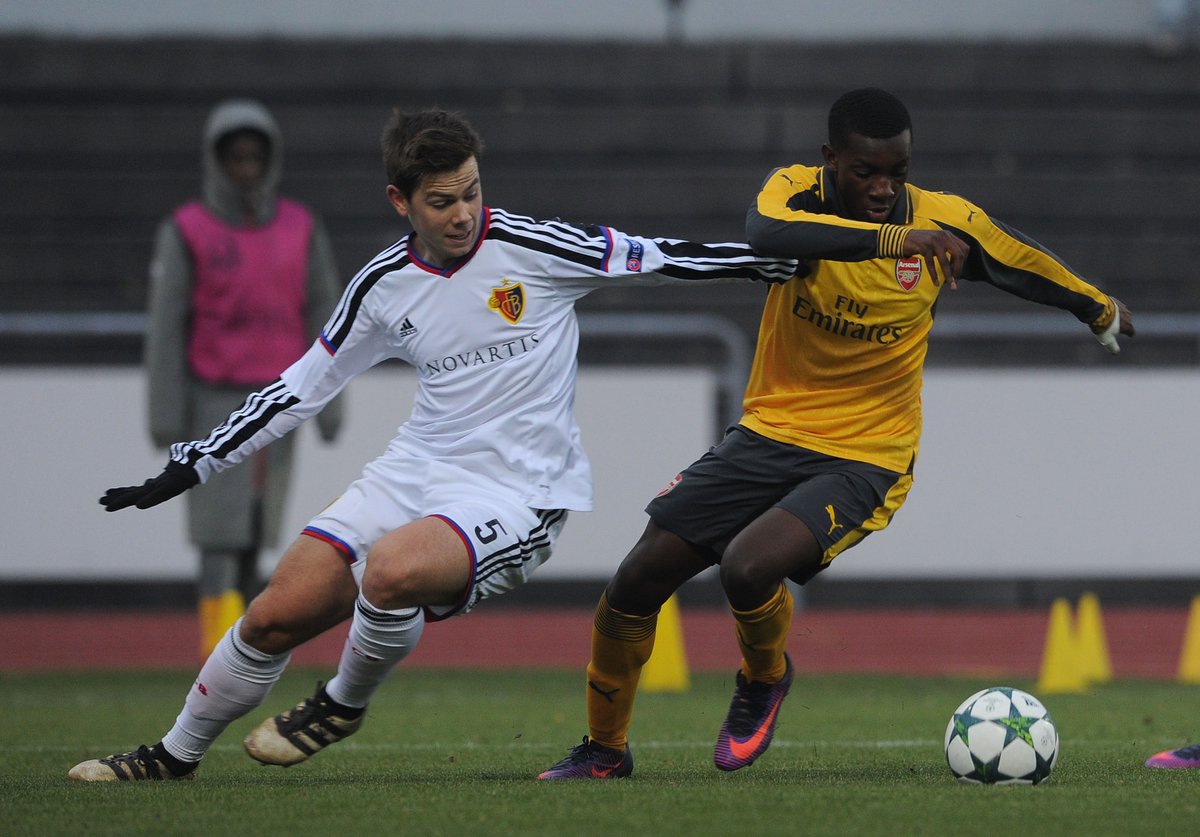 Nketiah (right) in action against Basel defender Yves Kaiser on a frustrating afternoon for Arsenal's crop of u19s. (Picture source: Arsenal's official Twitter account)