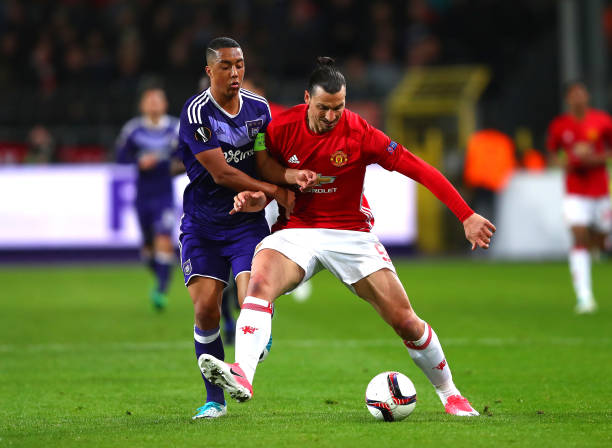 BRUSSELS, BELGIUM - APRIL 13: Zlatan Ibrahimovic of Manchester United holds off Youri Tielemans of RSC Anderlecht uring the UEFA Europa League quarter final first leg match between RSC Anderlecht and Manchester United at Constant Vanden Stock Stadium on April 13, 2017 in Brussels, Belgium. (Photo by Clive Rose/Getty Images)