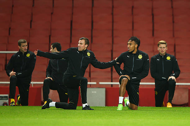 LONDON, ENGLAND - NOVEMBER 25: Pierre-Emerick Aubameyang (2R) and Kevin Groskreutz (3L) in discussion during a Borussia Dortmund training session, ahead of the UEFA Champions League Group D match against Arsenal, at Emirates Stadium on November 25, 2014 in London, England. (Photo by Ian Walton/Getty Images)