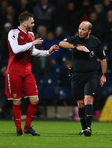 WEST BROMWICH, ENGLAND - DECEMBER 31: Calum Chambers of Arsenal appeals as referee Mike Dean awards a penalty against him during the Premier League match between West Bromwich Albion and Arsenal at The Hawthorns on December 31, 2017 in West Bromwich, England. (Photo by Jan Kruger/Getty Images)