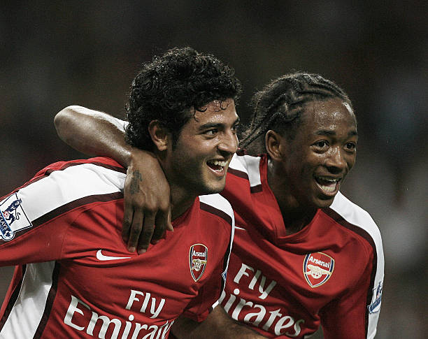 Arsenal's Mexican striker Carlos Vela (L) celebrates scoring the second goal with teammate Sanchez Watt (R) during their Carling Cup 3rd round match against West Bromwich Albion at the Emirates, London, on September 22, 2009. AFP PHOTO/GLYN KIRK