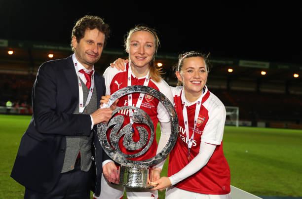 HIGH WYCOMBE, ENGLAND - MARCH 14: Joe Montemurro manager of Arsenal Women, Louise Quinn and Katie McCabe of Arsenal women celebrate with the trophy after the WSL Continental Cup Final between Arsenal Women and Manchester City Ladies at Adams Park on March 14, 2018 in High Wycombe, England. (Photo by Catherine Ivill/Getty Images)
