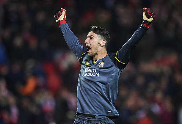 SEVILLE, SPAIN - JANUARY 15: Sergio Rico of Sevilla FC celebrates after winning the match against Real Madrid CF during the La Liga match between Sevilla FC and Real Madrid CF at Estadio Ramon Sanchez Pizjuan on January 15, 2017 in Seville, Spain. (Photo by Aitor Alcalde/Getty Images)