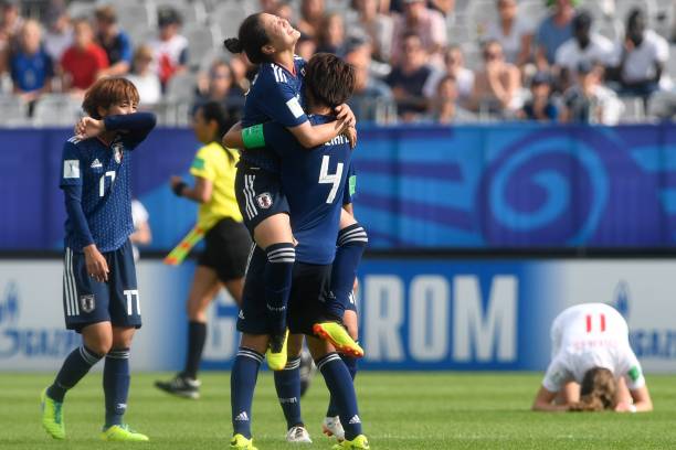 Japan's players react during the Women's U20 World Cup semi-final football match between England and Japan in La Rabine stadium in Vannes, western France on August 20, 2018. (Photo by FRED TANNEAU / AFP) 