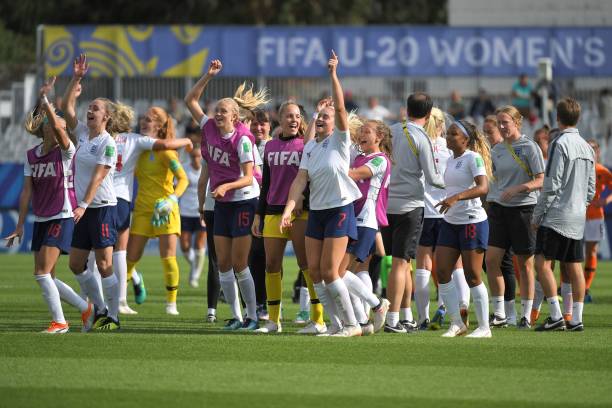 England's players celebrate after winning the Women's World Cup U20 quarter final football match between England and Netherlands on August 17, 2018, at the La Rabine Stadium in Vannes, western France. (Photo by LOIC VENANCE / AFP) 