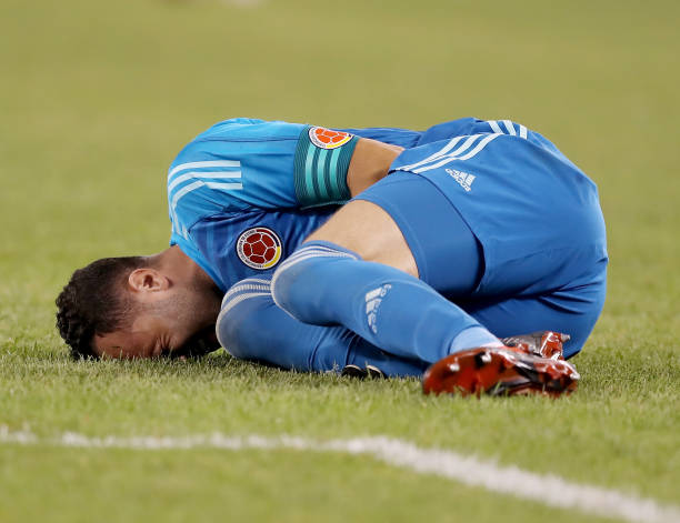 EAST RUTHERFORD, NJ - SEPTEMBER 11: David Ospina #1 of Colombia reacts after colliding with Giovanni Simeone of Argentina in the second half at MetLife Stadium on September 11, 2018 in East Rutherford, New Jersey. (Photo by Elsa/Getty Images)
