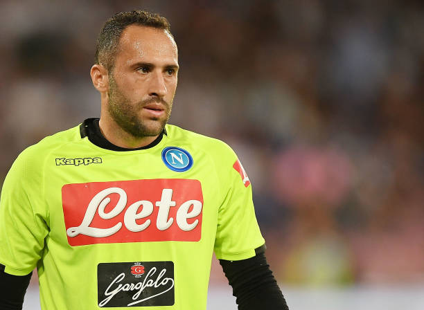 NAPLES, ITALY - AUGUST 25: David Ospina of SSC Napoli in action during the serie A match between SSC Napoli and AC Milan at Stadio San Paolo on August 25, 2018 in Naples, Italy. (Photo by Francesco Pecoraro/Getty Images)