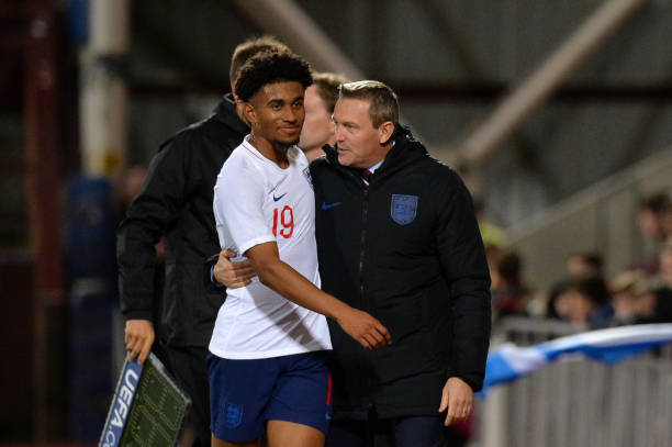 GLASGOW, SCOTLAND - OCTOBER 16: Reiss Nelson of England U21 and Aidy Boothroyd, Manager of England U21 speak as Reiss Nelson is substituted off during the 2019 UEFA European Under-21 Championship Qualifier match between Scotland U21 and England U21 at Tynecastle Stadium on October 16, 2018 in Glasgow, Scotland. (Photo by Mark Runnacles/Getty Images)