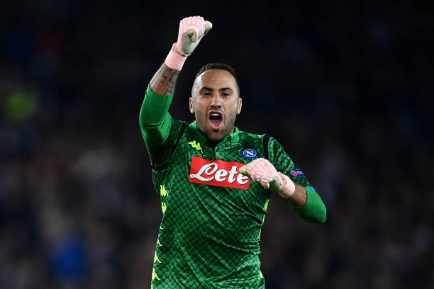 PARIS, FRANCE - OCTOBER 24: David Ospina of Napoli celebrates his sides second goal during the Group C match of the UEFA Champions League between Paris Saint-Germain and SSC Napoli at Parc des Princes on October 24, 2018 in Paris, France. (Photo by Justin Setterfield/Getty Images)