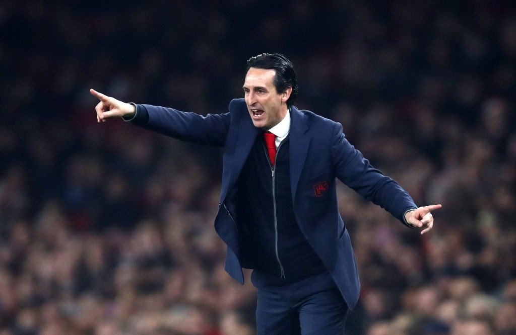 LONDON, ENGLAND - FEBRUARY 27: Unai Emery, Manager of Arsenal gives his team instructions during the Premier League match between Arsenal FC and AFC Bournemouth at Emirates Stadium on February 27, 2019 in London, United Kingdom. (Photo by Julian Finney/Getty Images)