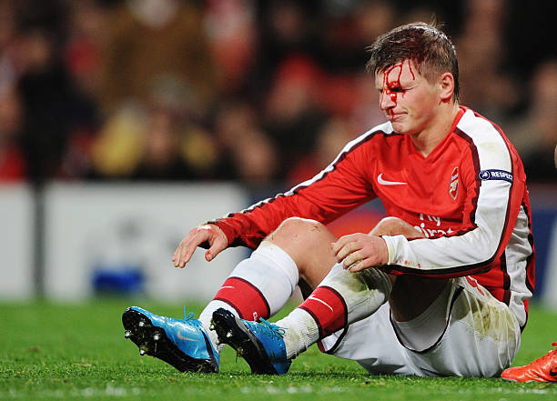 LONDON, ENGLAND - NOVEMBER 24: Andrei Arshavin of Arsenal leaks blood from a head injury during the UEFA Champions League group H match between Arsenal and Standard Liege at Emirates Stadium on November 24, 2009 in London, England. (Photo by Shaun Botterill/Getty Images)