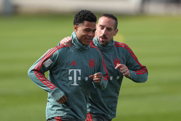 MUNICH, GERMANY - MARCH 05: Franck Ribery of FC Bayern München hugs Serge Gnabry of FC Bayern München during the training session at Saebener Strasse training ground on March 5, 2019 in Munich, Germany. (Photo by Christian Kaspar-Bartke/Bongarts/Getty Images)