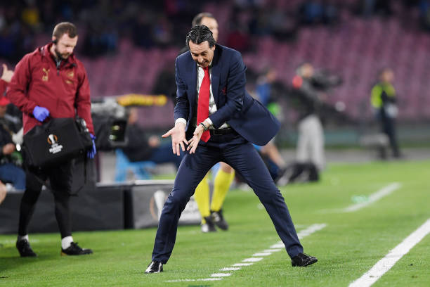 NAPLES, ITALY - APRIL 18: Unai Emery coach of Arsenal gestures during the UEFA Europa League Quarter Final Second Leg match between S.S.C. Napoli and Arsenal at Stadio San Paolo on April 18, 2019 in Naples, Italy. (Photo by Francesco Pecoraro/Getty Images)