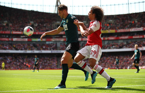 LONDON, ENGLAND - AUGUST 17:  Matteo Guendouzi of Arsenal is closed down by James Tarkowski of Burnley during the Premier League match between Arsenal FC and Burnley FC at Emirates Stadium on August 17, 2019 in London, United Kingdom. (Photo by Julian Finney/Getty Images)