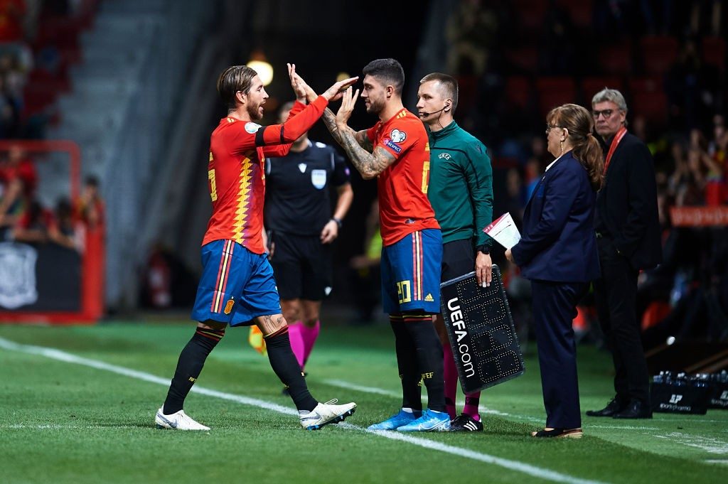 GIJON, SPAIN - SEPTEMBER 08: Sergio Ramos of Spain (L) is substituted by Unai Nunez of Spain (R) during the UEFA Euro 2020 qualifier match between Spain and Faroe Islands at Estadio Municipal El Molinon on September 08, 2019, in Gijon, Spain. (Photo by Juan Manuel Serrano Arce/Getty Images)