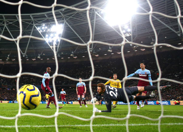 LONDON, ENGLAND - DECEMBER 09: Gabriel Martinelli of Arsenal scores his sides first goal  during the Premier League match between West Ham United and Arsenal FC at London Stadium on December 09, 2019 in London, United Kingdom. (Photo by Julian Finney/Getty Images)