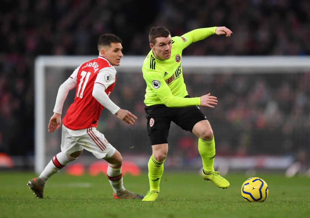 LONDON, ENGLAND - JANUARY 18: John Fleck of Sheffield United breaks away from Lucas Torreira of Arsenal during the Premier League match between Arsenal FC and Sheffield United at Emirates Stadium on January 18, 2020, in London, United Kingdom. (Photo by Shaun Botterill/Getty Images)