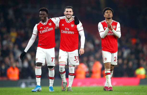 LONDON, ENGLAND - JANUARY 01: Bukayo Saka, Sead Kolasinac and Reiss Nelson of Arsenal celebrate victory after the Premier League match between Arsenal FC and Manchester United at Emirates Stadium on January 01, 2020 in London, United Kingdom. (Photo by Julian Finney/Getty Images)