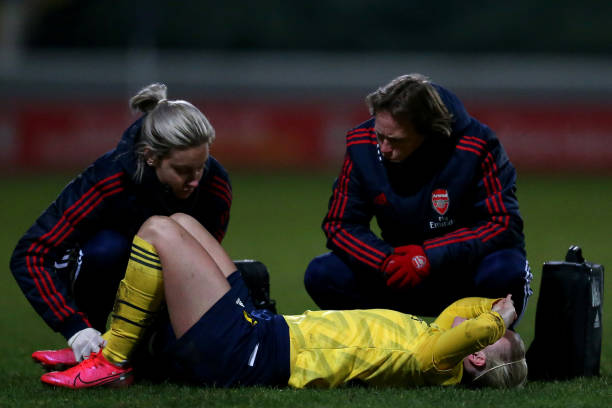 CHESTER, ENGLAND - FEBRUARY 13: Beth Mead of Arsenal receives treatment following a tackle during the Barclays FA Women's Super League match between Liverpool and Arsenal at Deva Stadium on February 13, 2020 in Chester, United Kingdom. (Photo by Lewis Storey/Getty Images)