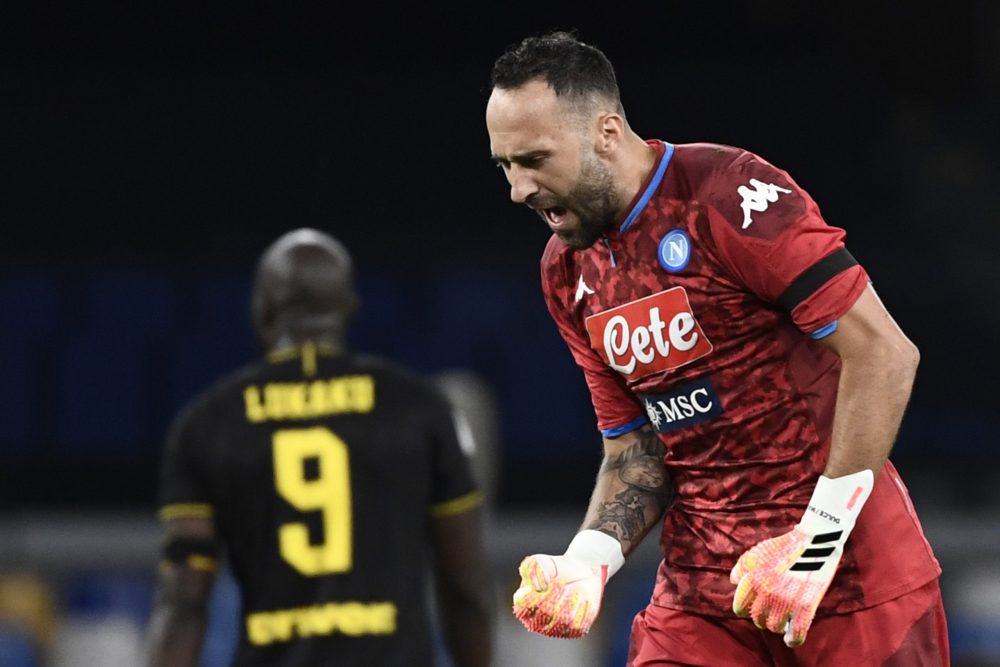 Napoli's Colombian goalkeeper David Ospina reacts after Napoli scored an equalizer during the Italian Cup (Coppa Italia) semi-final second leg football match Napoli vs Inter Milan on June 13, 2020 at the San Paolo stadium in Naples, played behind closed doors as the country gradually eases its lockdown aimed at curbing the spread of the COVID-19 infection, caused by the novel coronavirus. (Photo by Filippo MONTEFORTE / AFP)