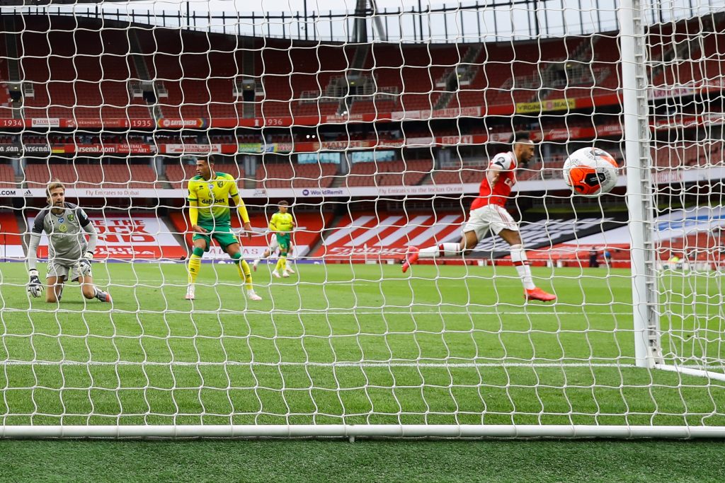 Arsenal's Gabonese striker Pierre-Emerick Aubameyang (R) celebrates after scoring a goal during the English Premier League football match between Arsenal and Norwich City at the Emirates Stadium in London on July 1, 2020. (Photo by Richard Heathcote / POOL / AFP) / RESTRICTED TO EDITORIAL USE. No use with unauthorized audio, video, data, fixture lists, club/league logos or 'live' services. Online in-match use limited to 120 images. An additional 40 images may be used in extra time. No video emulation. Social media in-match use limited to 120 images. An additional 40 images may be used in extra time. No use in betting publications, games or single club/league/player publications. / (Photo by RICHARD HEATHCOTE/POOL/AFP via Getty Images)