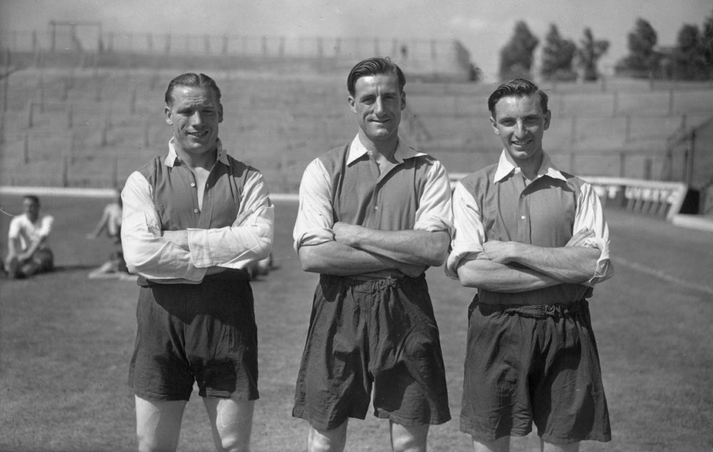 19th August 1947: Arsenal FC soccer players. Left to right: J Sherrett, George Swindin, who made 297 first team appearances for Arsenal FC (1936 - 1953), and Holland. (Photo by J. A. Hampton/Topical Press Agency/Getty Images)