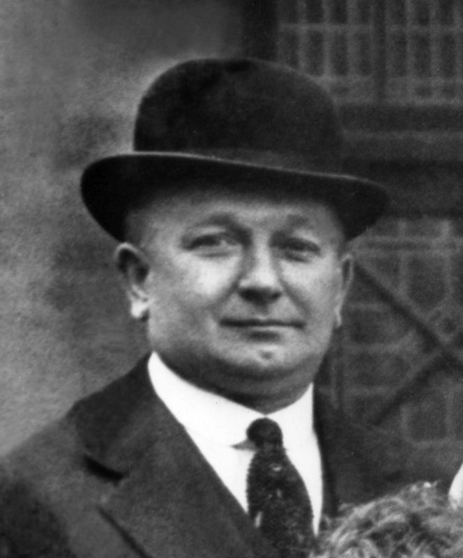 Why doesn't Herbert Chapman get talked about like Busby and Shankly? 2 HERBERT CHAPMAN - Huddersfield coach. 1925 /26 - - Fussball Herren sw vneg mk o0 1925 hoch
