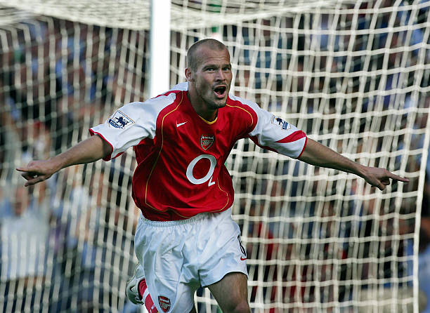 LONDON, UNITED KINGDOM: Arsenals' Swedish midfielder Frederik Ljungberg celebrates his first goal against Fulham during their premier league match ...