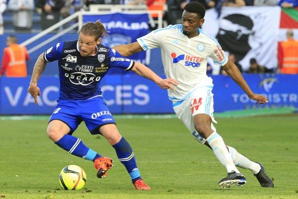 Bastia's French midfielder Mehdi Mostefa (L) vies with Marseille's French midfielder Abou Diaby during the French L1 football match Bastia (SCB) ag...