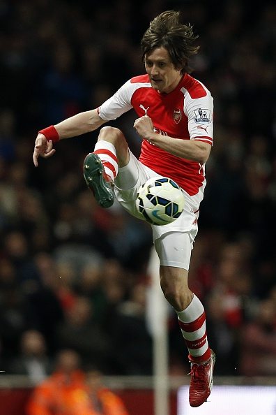 Arsenal's Czech midfielder Tomas Rosicky controls the ball during the English Premier League football match between Arsenal and Sunderland at the Emirates Stadium in London on May 20, 2015. Sunderland held Arsenal to a 0-0 draw earning the Black Cats a valuable point that ensures their Premier League survival. AFP PHOTO / ADRIAN DENNIS RESTRICTED TO EDITORIAL USE. NO USE WITH UNAUTHORIZED AUDIO, VIDEO, DATA, FIXTURE LISTS, CLUB/LEAGUE LOGOS OR LIVE SERVICES. ONLINE IN-MATCH USE LIMITED TO 45 IMAGES, NO VIDEO EMULATION. NO USE IN BETTING, GAMES OR SINGLE CLUB/LEAGUE/PLAYER PUBLICATIONS. (Photo credit should read ADRIAN DENNIS/AFP/Getty Images)