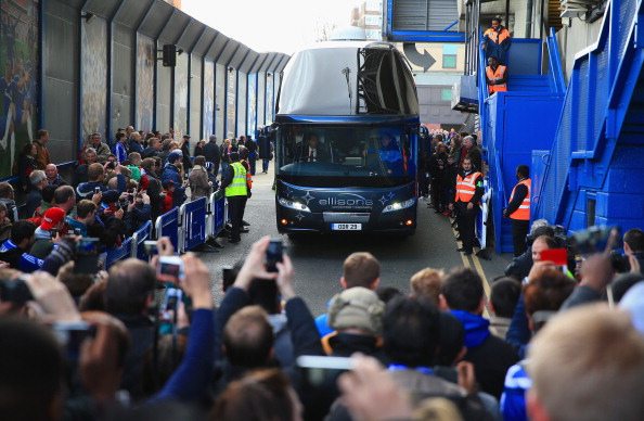 arsenal coach arrives at chelsea 2014