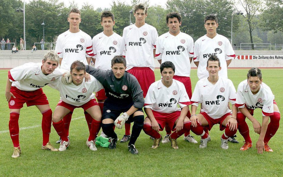 mesut ozil rot-weiss 2