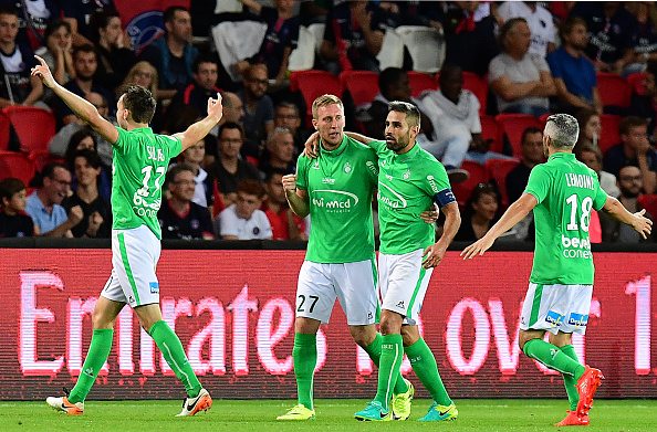 Saint-Etienne's players celebrate a goal during the French L1 football match between Paris Saint-Germain and Saint-Etienne at the Parc des Princes stadium in Paris on September 9, 2016. / AFP / FRANCK FIFE (Photo credit should read FRANCK FIFE/AFP/Getty Images)