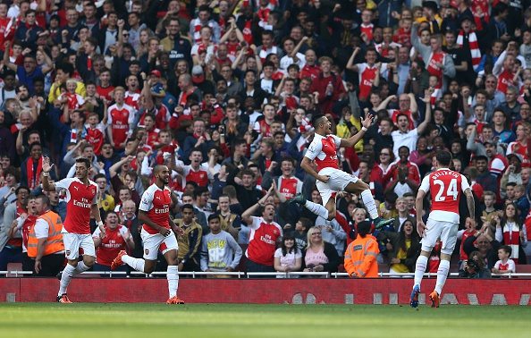 Arsenal's Chilean striker Alexis Sanchez (2R) celebrates scoring his goal with team mates Arsenal's German midfielder Mesut Ozil (L), Arsenal's English midfielder Theo Walcott (2L) and Arsenal's Spanish defender Hector Bellerin during the English Premier League football match between Arsenal and Manchester United at the Emirates Stadium in London on October 4, 2015. AFP PHOTO / JUSTIN TALLIS RESTRICTED TO EDITORIAL USE. No use with unauthorised audio, video, data, fixture lists, club/league logos or "live" services. Online in-match use limited to 45 images, no video emulation. No use in betting, games or single club/league/player publications. (Photo credit should read JUSTIN TALLIS/AFP/Getty Images)