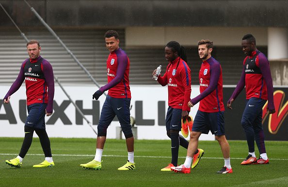 Moore featured in the second-half, a fortnight after being invited to train with England's senior side on international duty. | Photo: Alex Morton / Getty Images