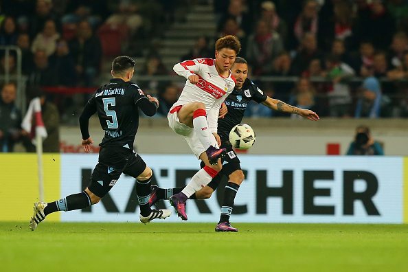 Loan watch: Asano quiet as VfB Stuttgart prevail 2 STUTTGART, GERMANY - OCTOBER 21: Takuma Asano (C) of Stuttgart fights for the ball with Fanol Perdedaj (L) and Daylon Claasen (R) of Muenchen during the Second Bundesliga match between VfB Stuttgart and TSV 1860 Muenchen at Mercedes-Benz Arena on October 21, 2016 in Stuttgart, Germany. (Photo by Thomas Niedermueller/Bongarts/Getty Images)