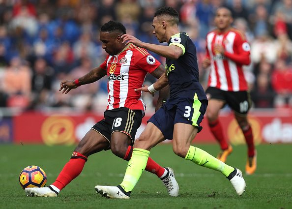 Gibbs shows his class 2 SUNDERLAND, ENGLAND - OCTOBER 29: Kieran Gibbs (R) worked tirelessly out of possession and was effective when pressing opponents such as Jermain Defoe in his defensive third throughout. (Photo by Ian MacNicol / Getty Images)