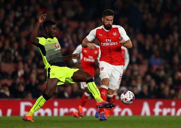 Match preview - Sunderland v Arsenal 4 LONDON, ENGLAND - OCTOBER 25: Dominic Samuel of Reading (L) tackles Olivier Giroud of Arsenal (R) during the EFL Cup fourth round match between Arsenal and Reading at Emirates Stadium on October 25, 2016 in London, England. (Photo by Ian Walton/Getty Images)