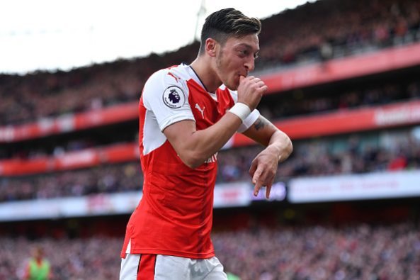 LONDON, ENGLAND - OCTOBER 15: Mesut Ozil of Arsenal celebrates scoring his team's third goal during the Premier League match between Arsenal and Sw...