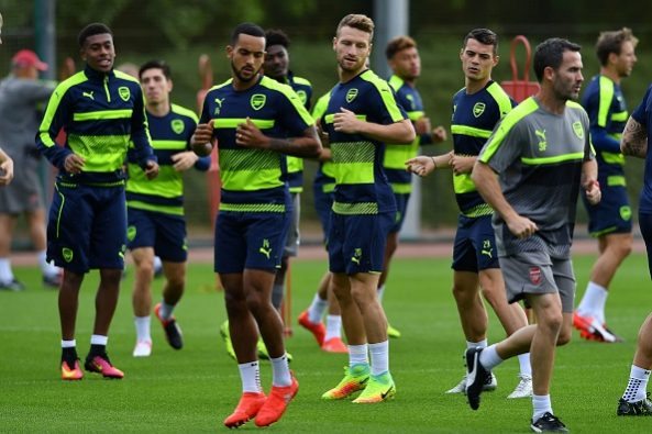 theo walcott shkodran mustafi training e1476953072925