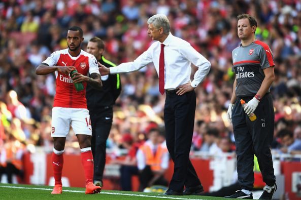 arsene wenger theo walcott e1478535307663